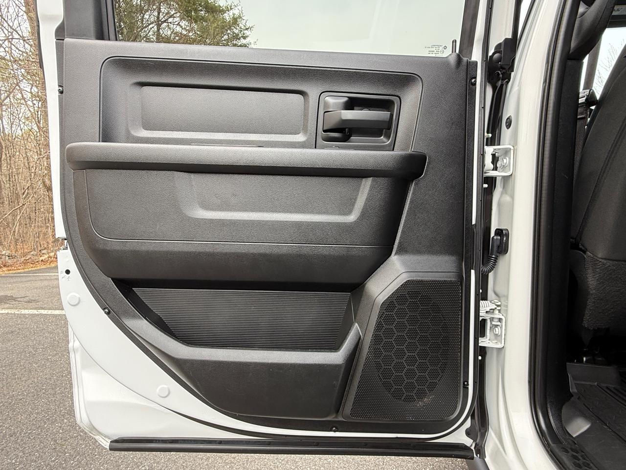 RAM 2500 Tradesman 4x4 Crew Cab 6'4" Box 2021