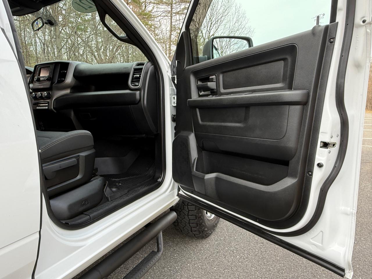 RAM 2500 Tradesman 4x4 Crew Cab 6'4" Box 2021