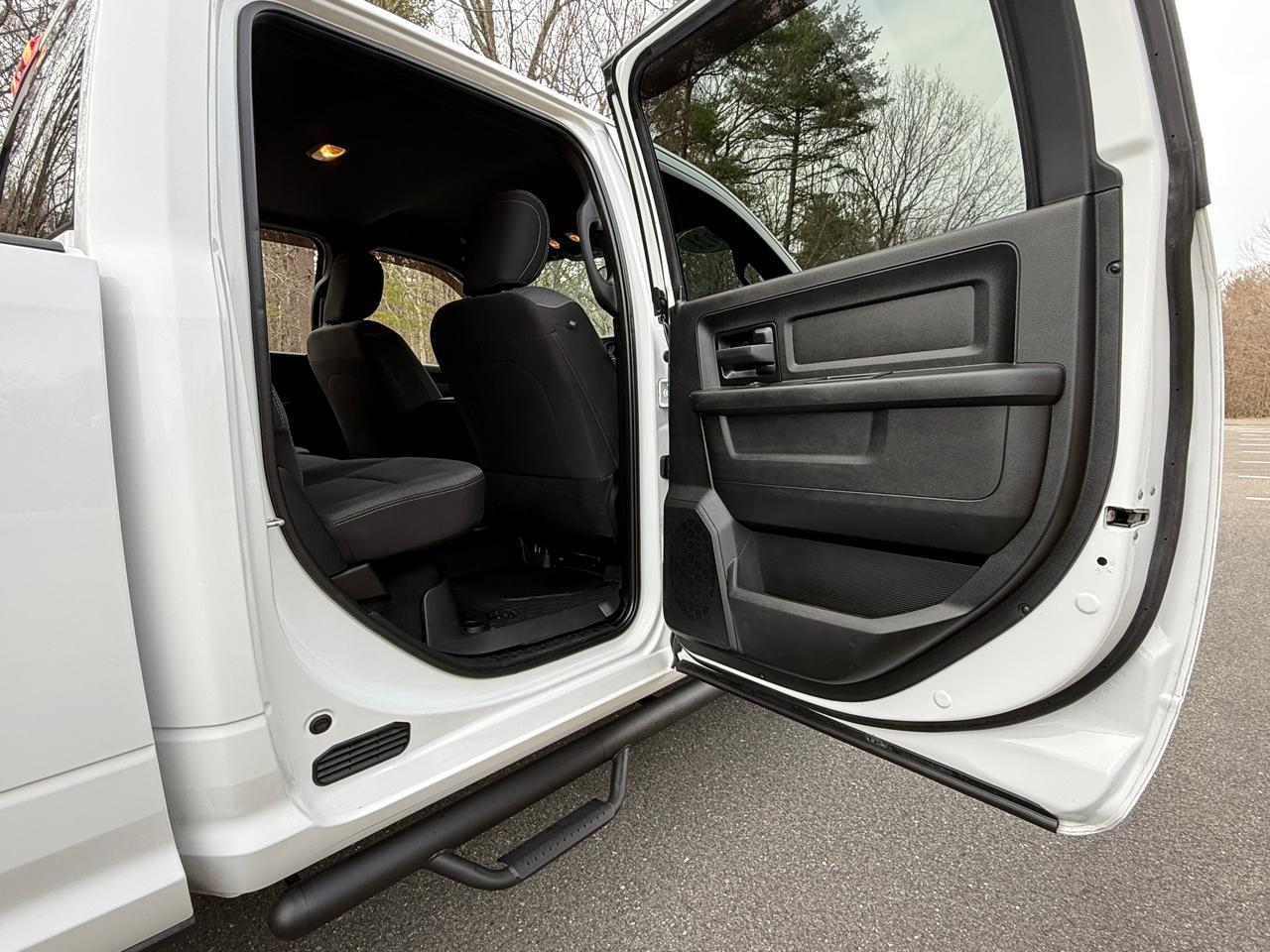 RAM 2500 Tradesman 4x4 Crew Cab 6'4" Box 2021