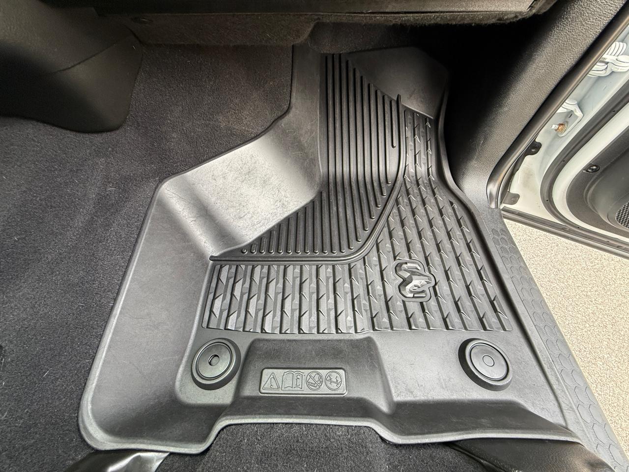 RAM 2500 Tradesman 4x4 Crew Cab 6'4" Box 2021