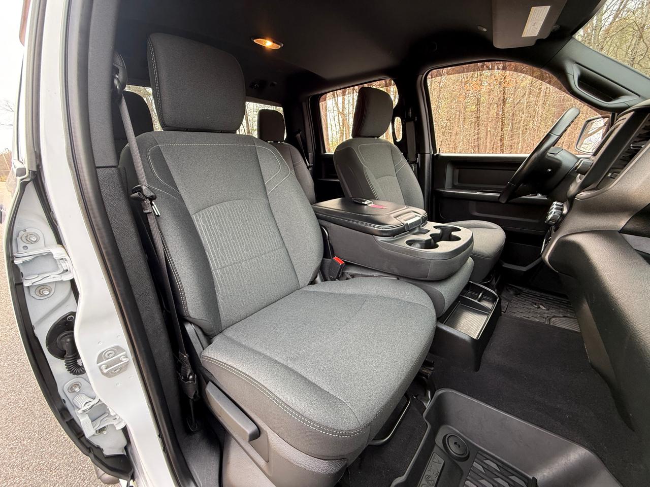 RAM 2500 Tradesman 4x4 Crew Cab 6'4" Box 2021