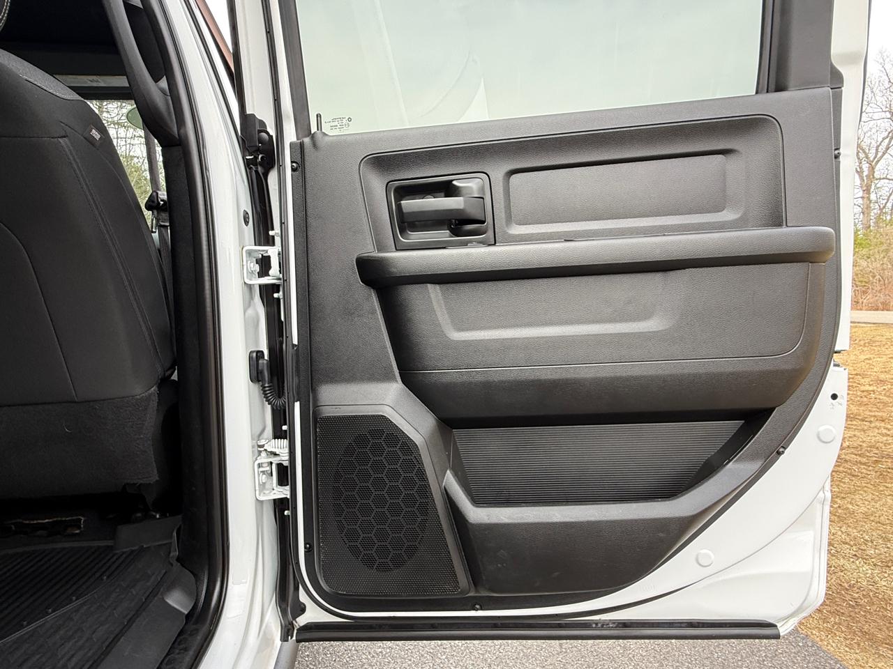 RAM 2500 Tradesman 4x4 Crew Cab 6'4" Box 2021