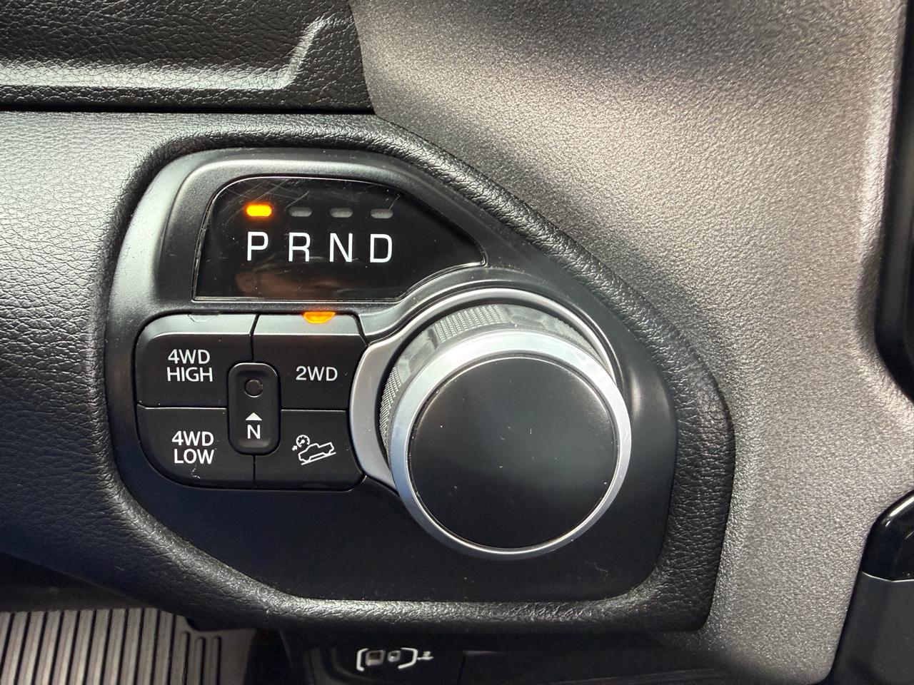 RAM 2500 Tradesman 4x4 Crew Cab 6'4" Box 2021