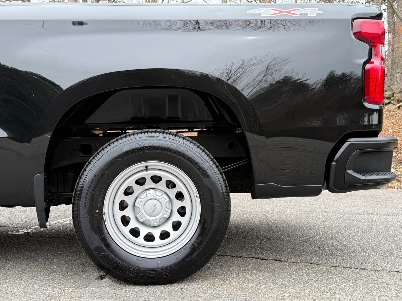 Chevrolet Silverado 1500 4WD Reg Cab 140" Work Truck 2023
