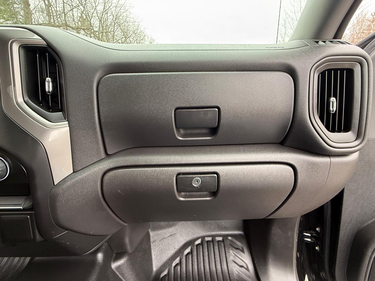 Chevrolet Silverado 1500 4WD Reg Cab 140" Work Truck 2023