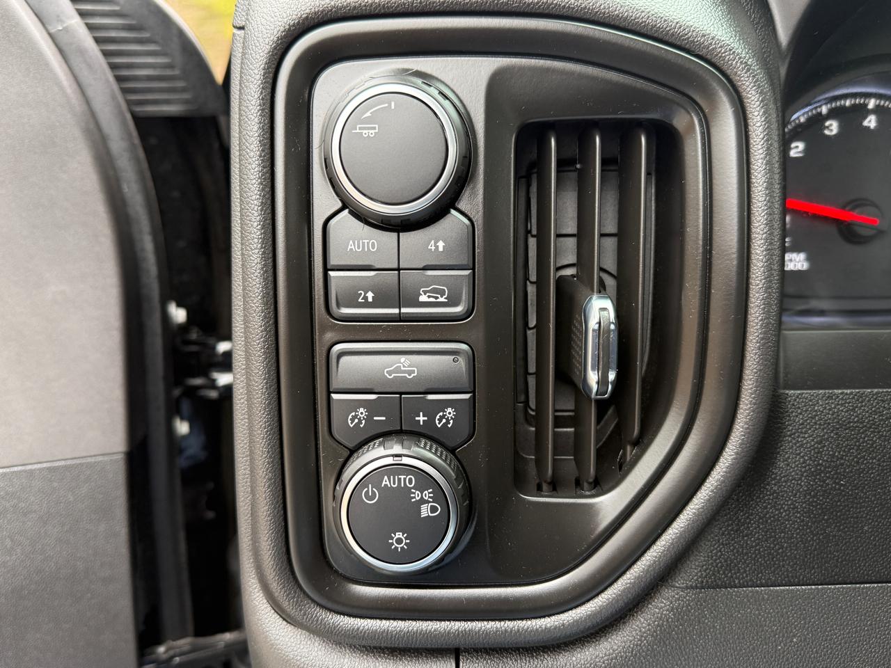 Chevrolet Silverado 1500 4WD Reg Cab 140" Work Truck 2023