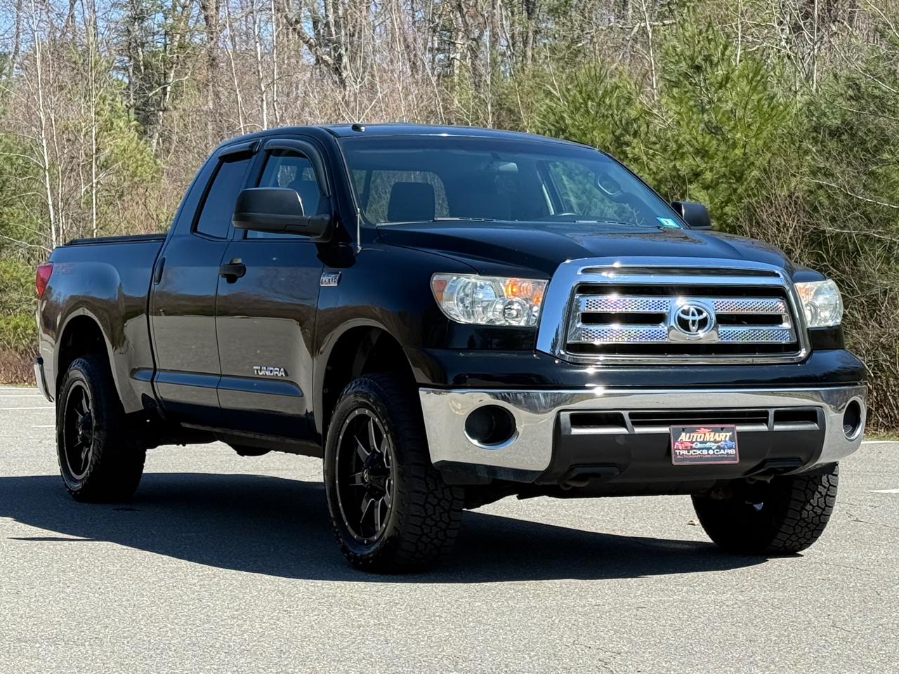 Toyota Tundra 4WD Truck  2011