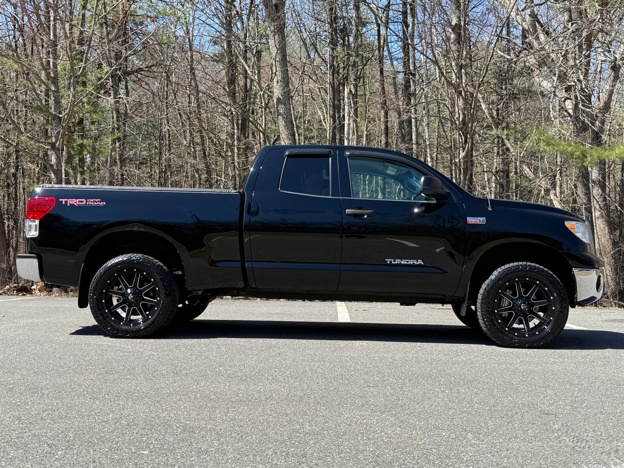 Toyota Tundra 4WD Truck  2011