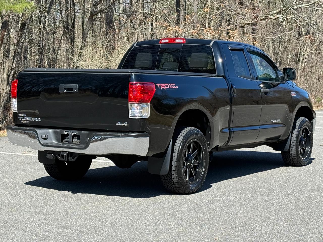 Toyota Tundra 4WD Truck  2011