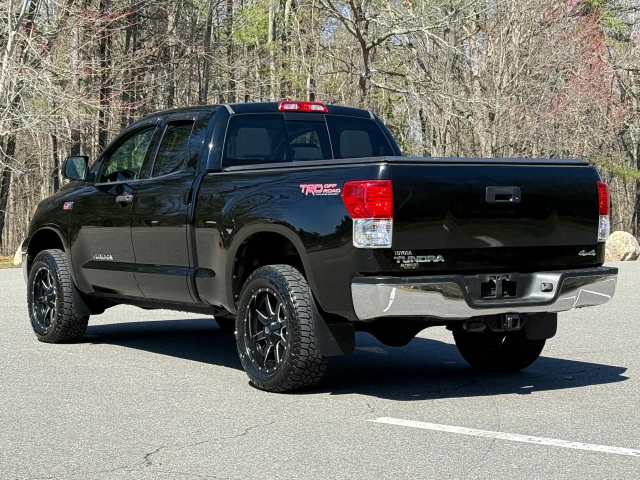 Toyota Tundra 4WD Truck  2011