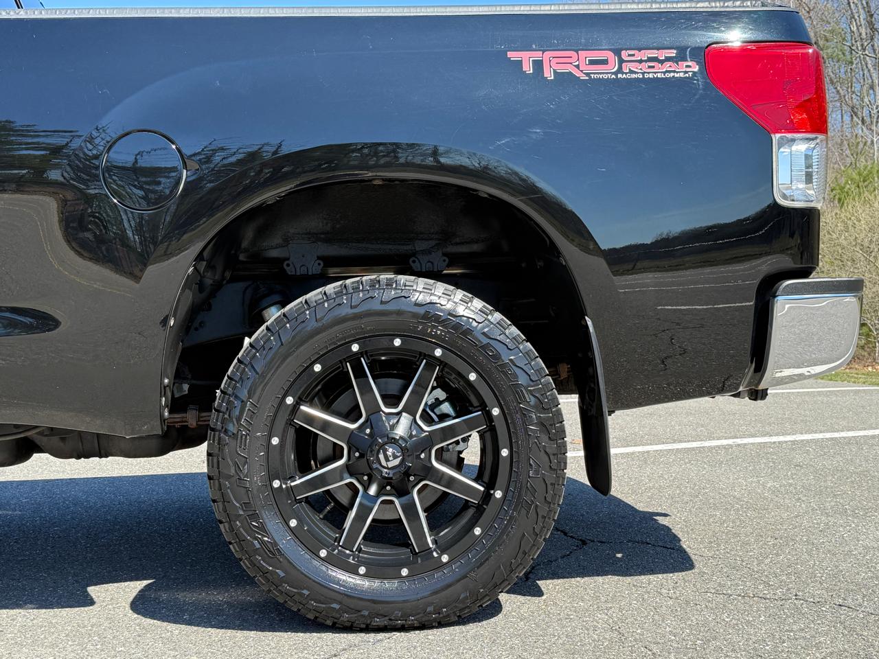 Toyota Tundra 4WD Truck  2011