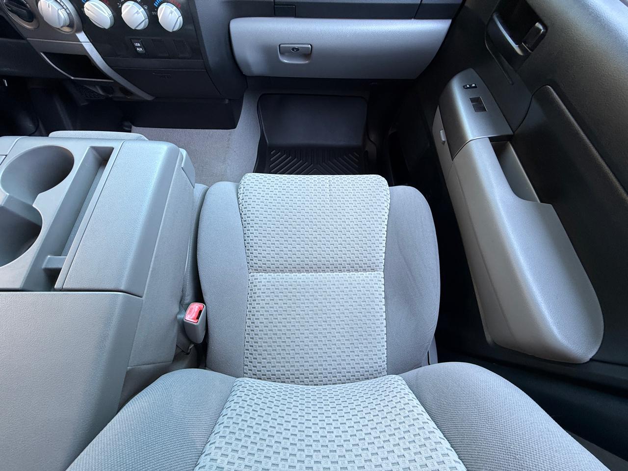 Toyota Tundra 4WD Truck  2011