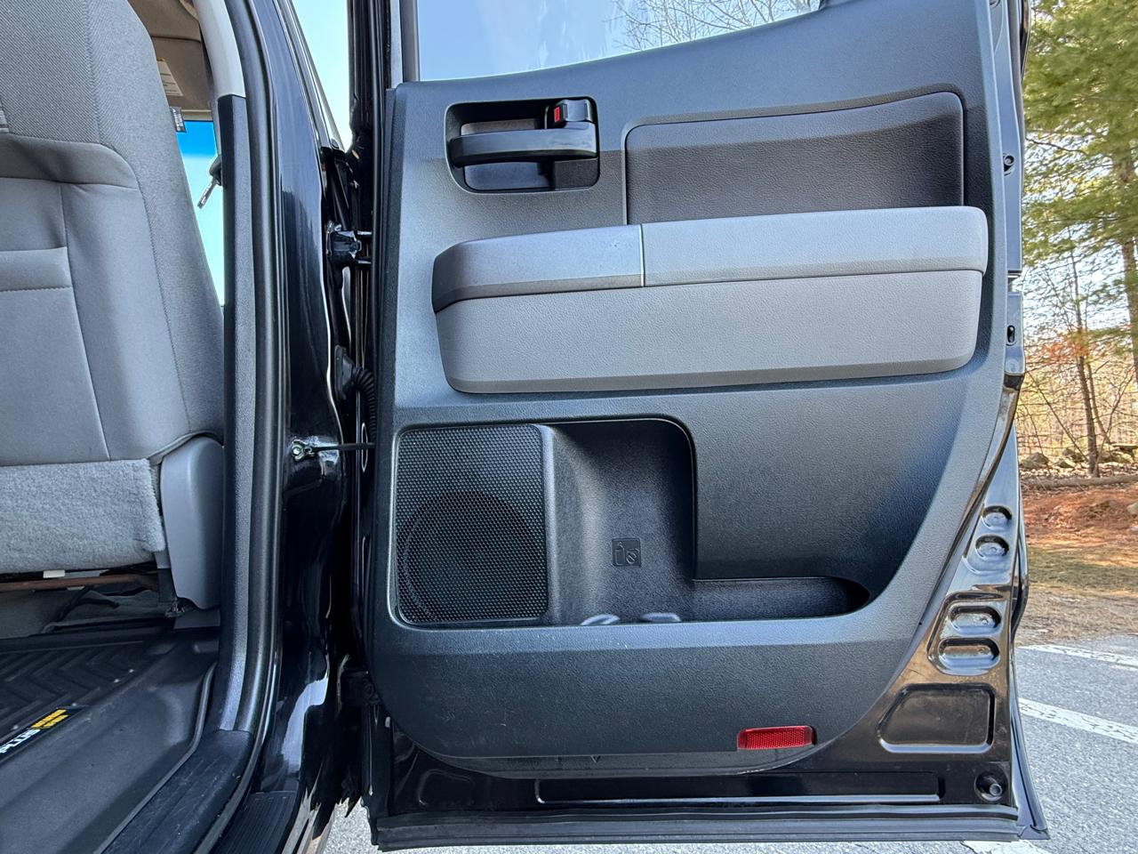 Toyota Tundra 4WD Truck  2011