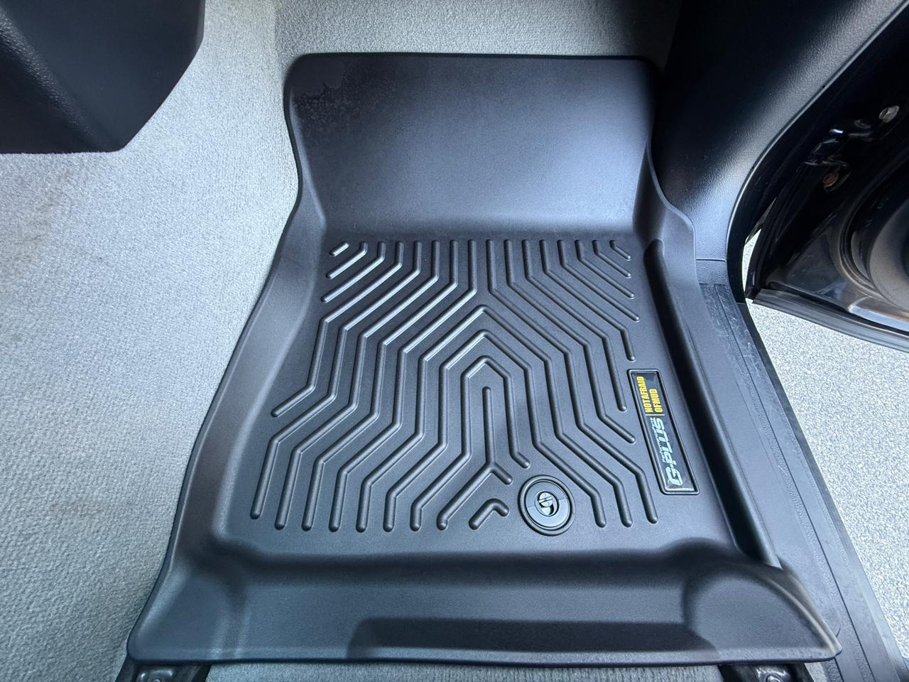 Toyota Tundra 4WD Truck  2011