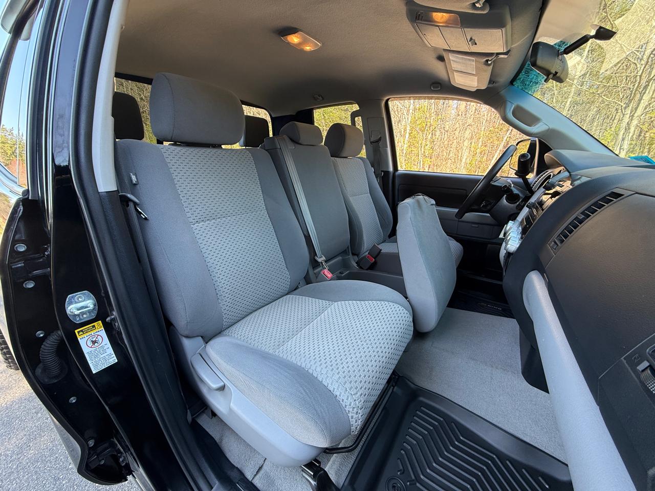 Toyota Tundra 4WD Truck  2011