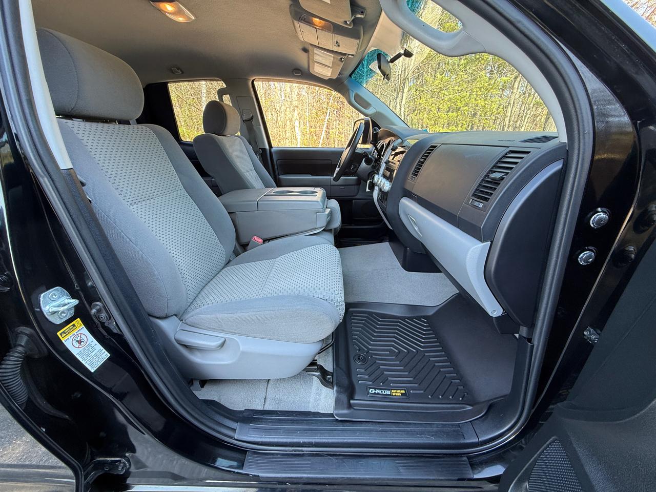 Toyota Tundra 4WD Truck  2011