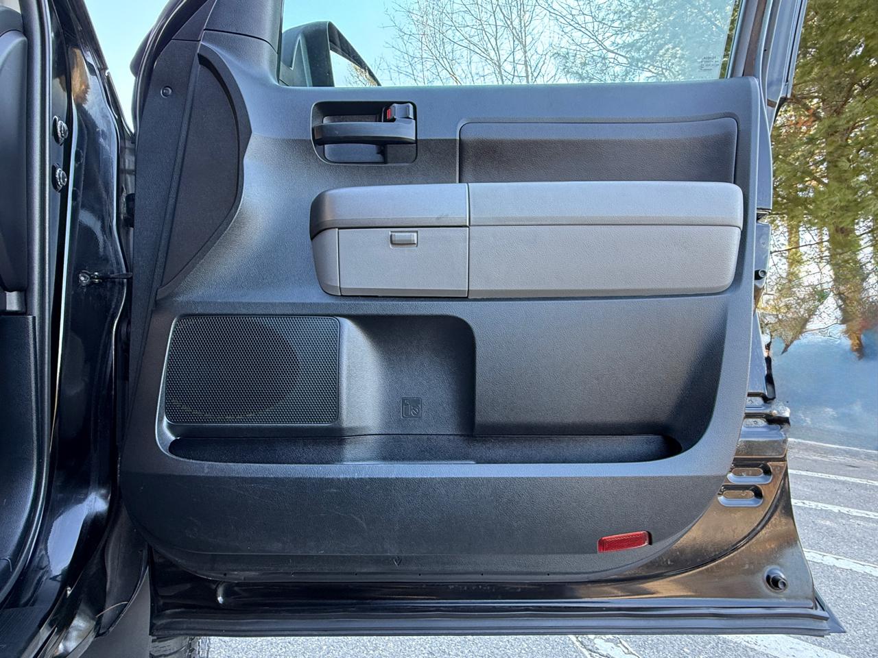 Toyota Tundra 4WD Truck  2011