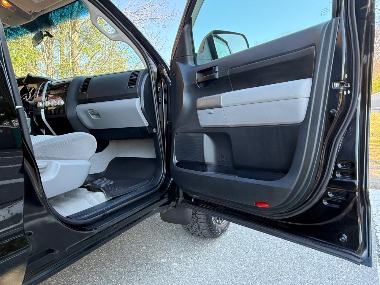 Toyota Tundra 4WD Truck  2011