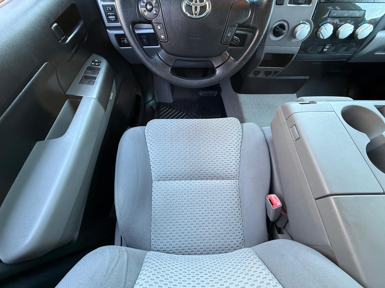 Toyota Tundra 4WD Truck  2011