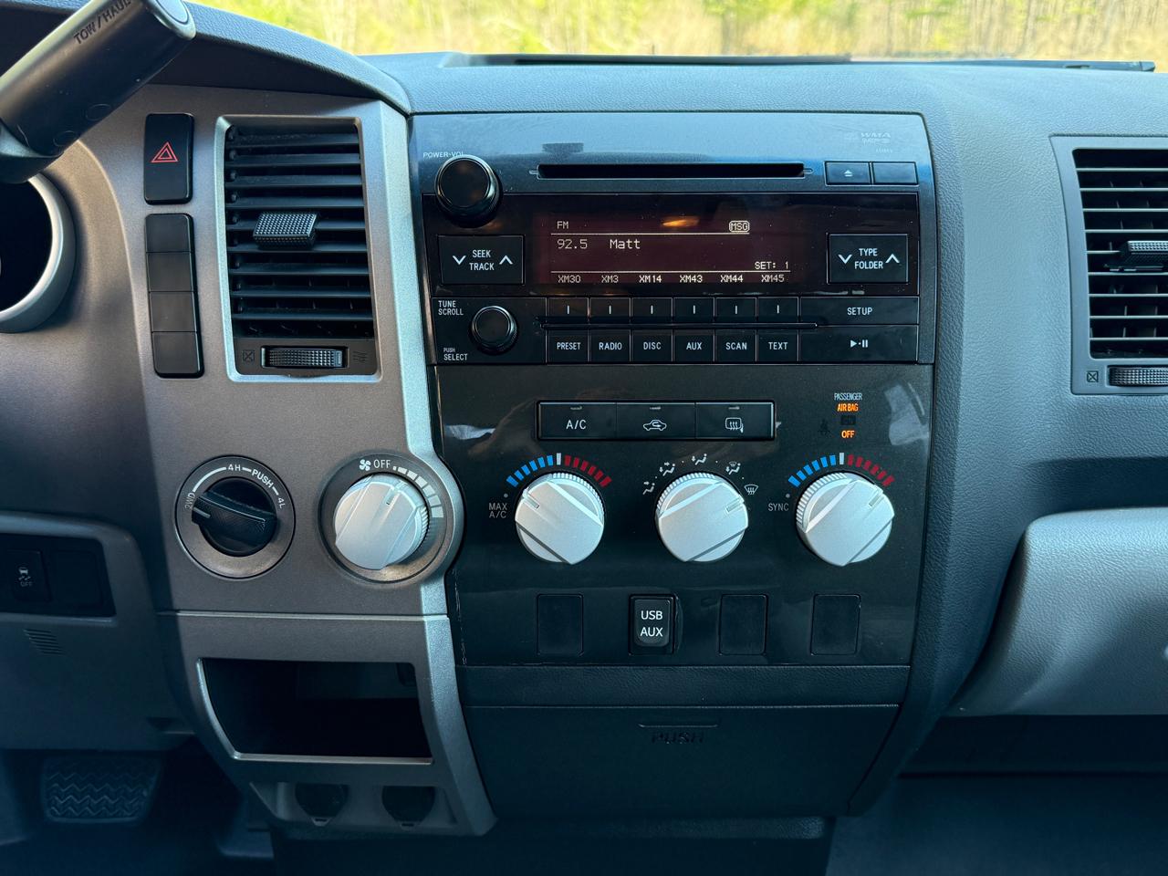 Toyota Tundra 4WD Truck  2011