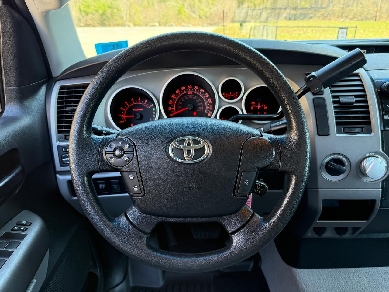 Toyota Tundra 4WD Truck  2011