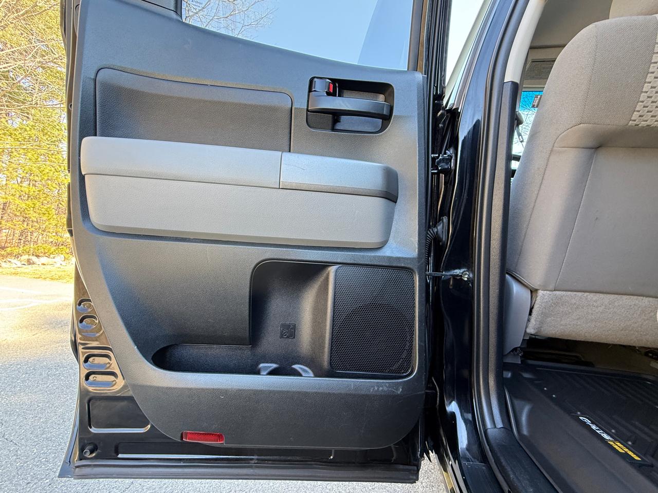 Toyota Tundra 4WD Truck  2011