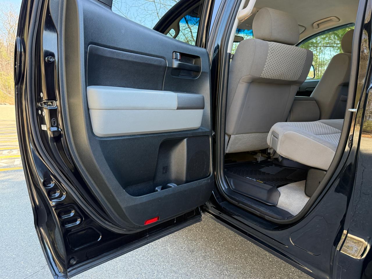 Toyota Tundra 4WD Truck  2011