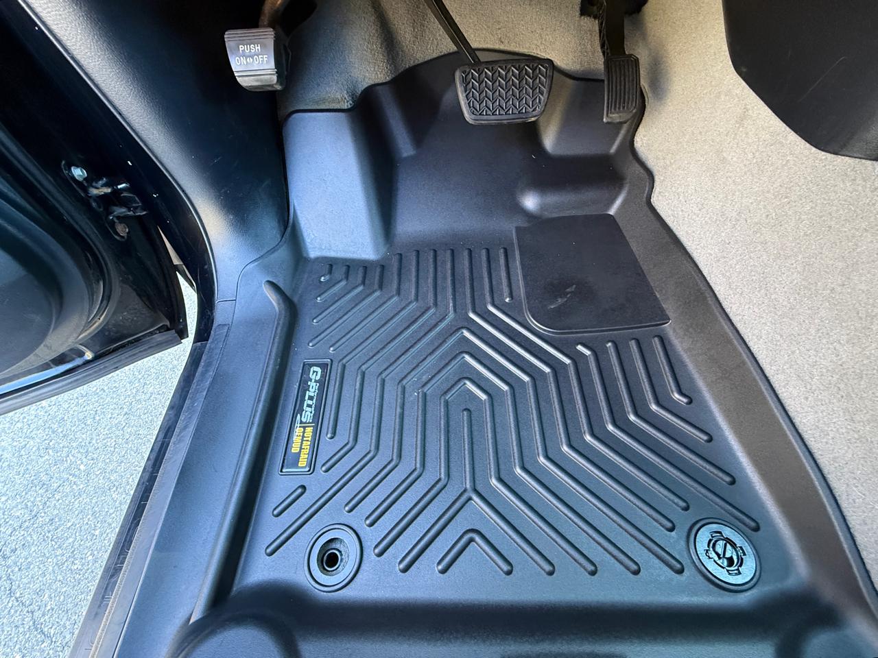 Toyota Tundra 4WD Truck  2011