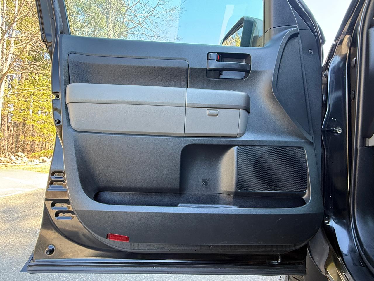 Toyota Tundra 4WD Truck  2011