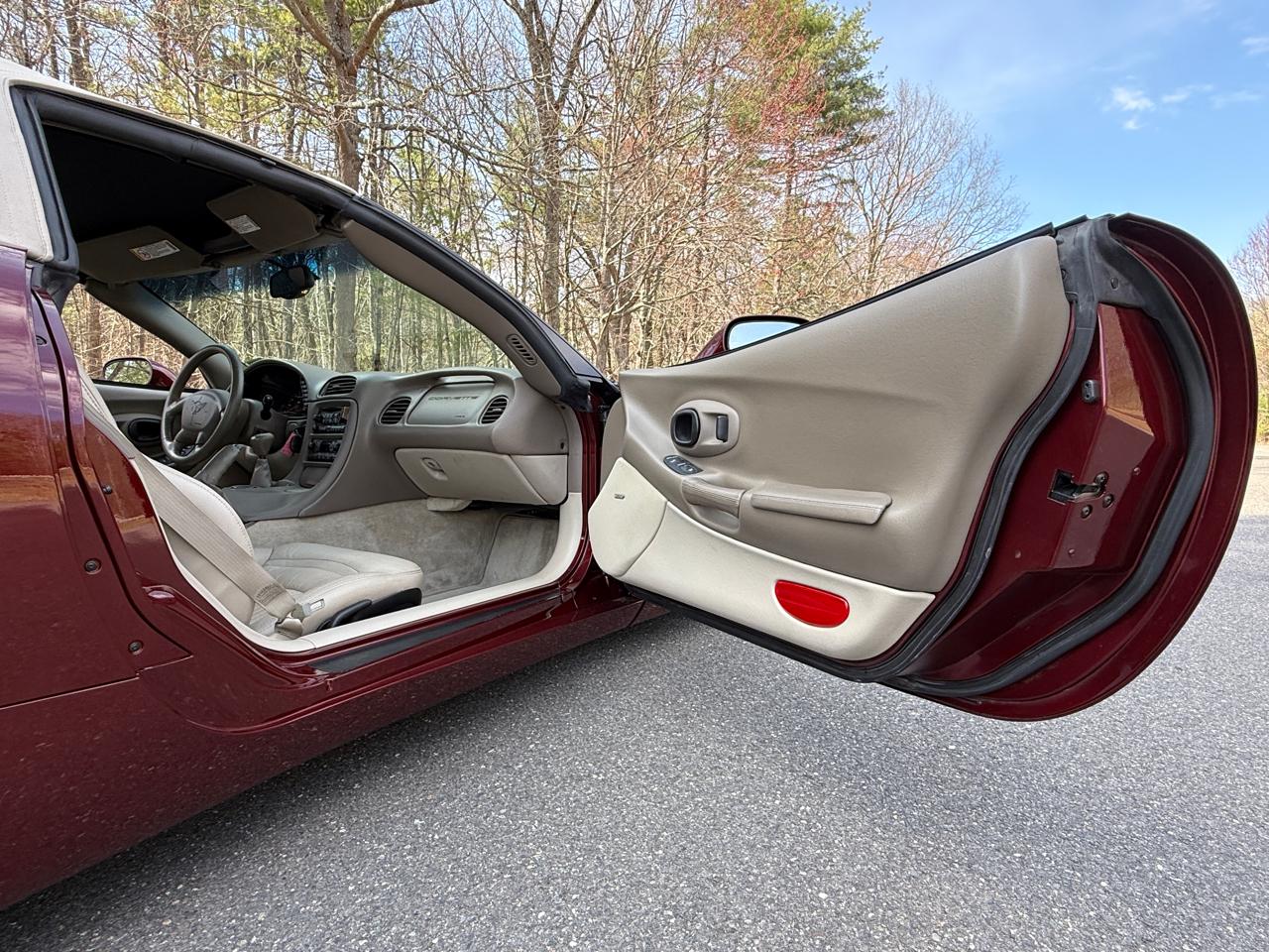 Chevrolet Corvette 2dr Convertible 2003