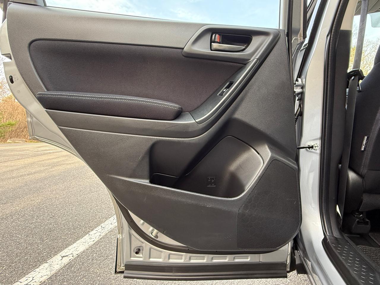 Subaru Forester 4dr CVT 2.5i PZEV 2015