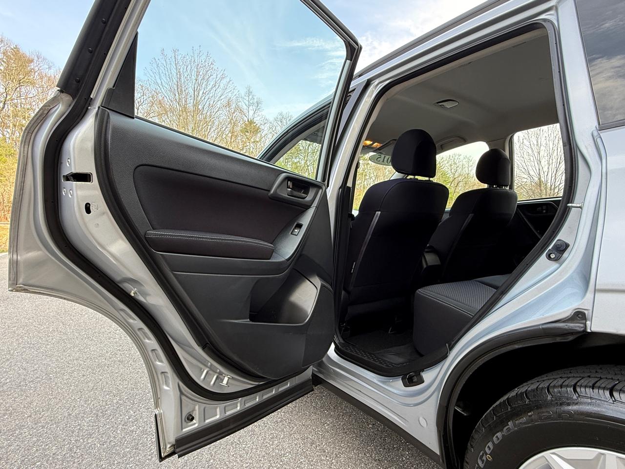 Subaru Forester 4dr CVT 2.5i PZEV 2015