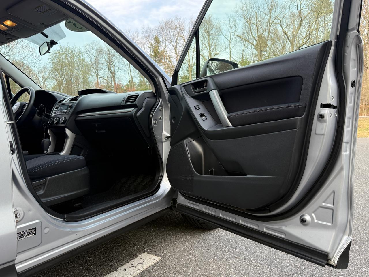 Subaru Forester 4dr CVT 2.5i PZEV 2015