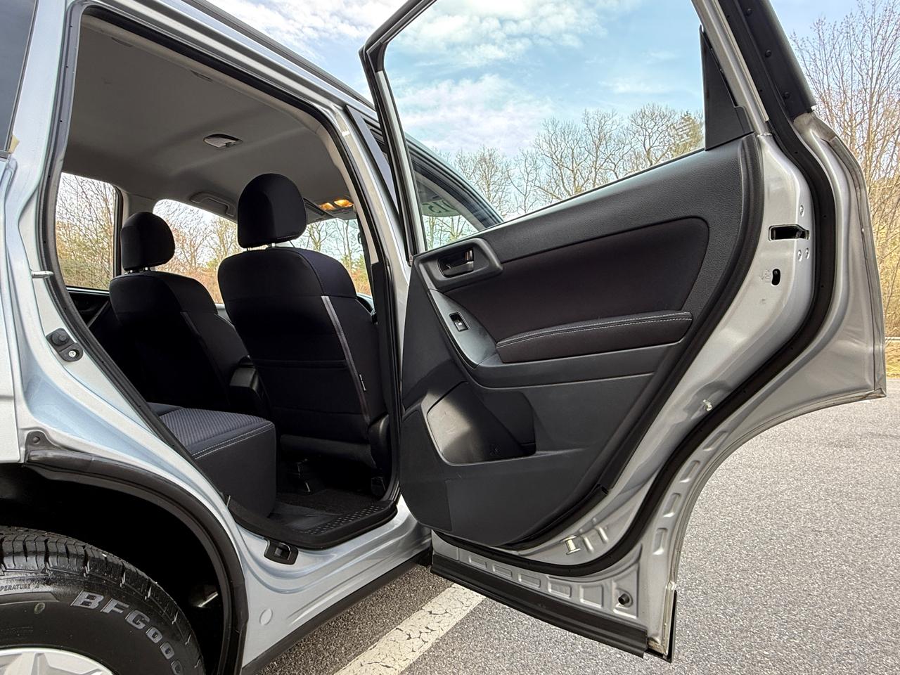 Subaru Forester 4dr CVT 2.5i PZEV 2015