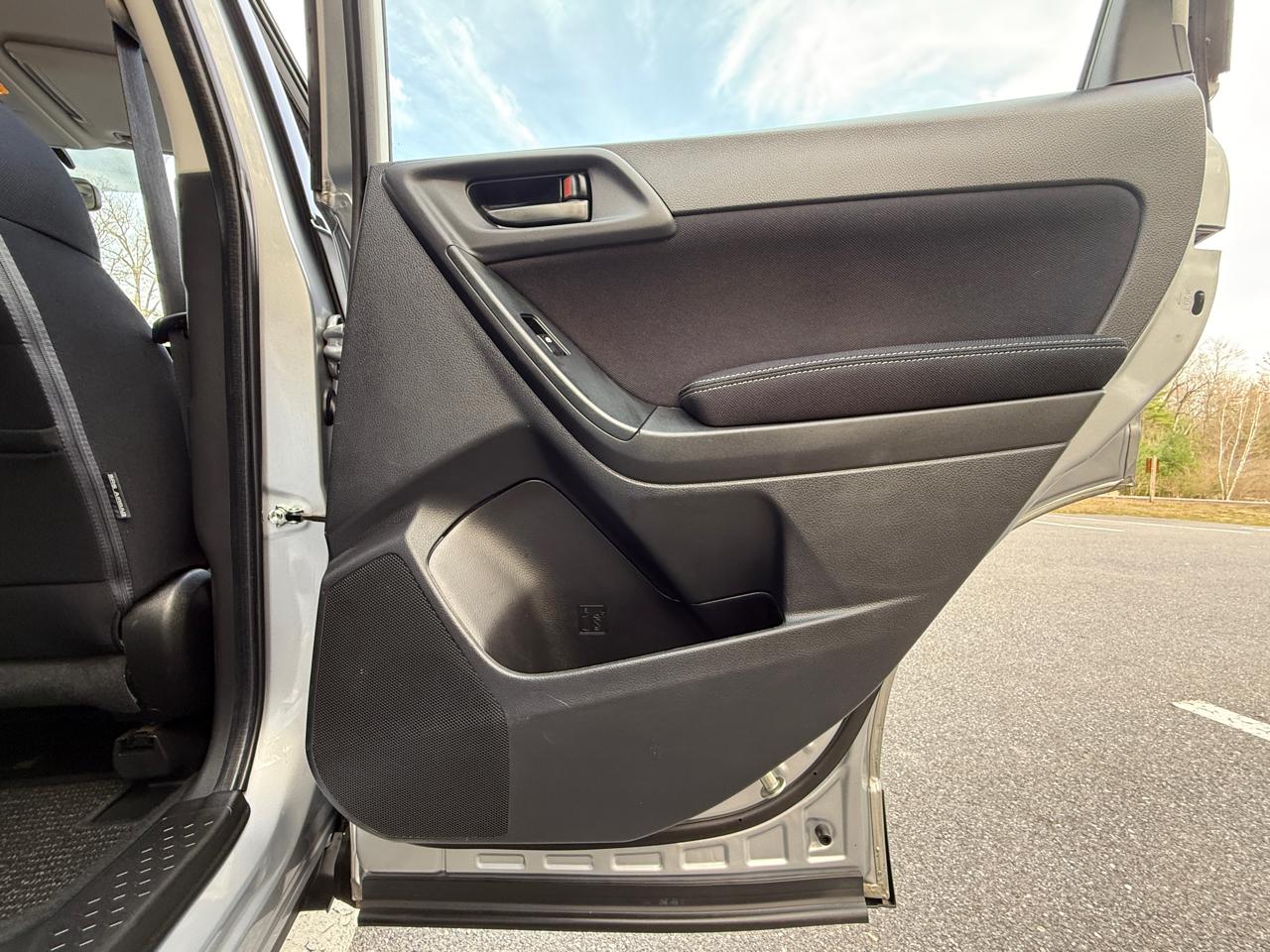 Subaru Forester 4dr CVT 2.5i PZEV 2015