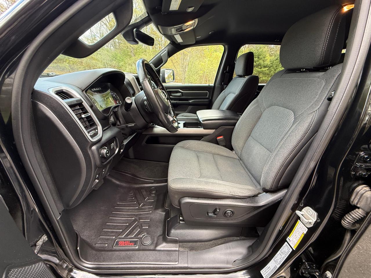 RAM 1500 Big Horn 4x4 Crew Cab 5'7" Box 2020