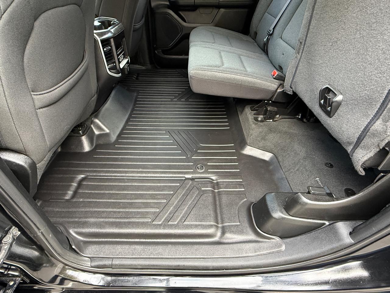 RAM 1500 Big Horn 4x4 Crew Cab 5'7" Box 2020