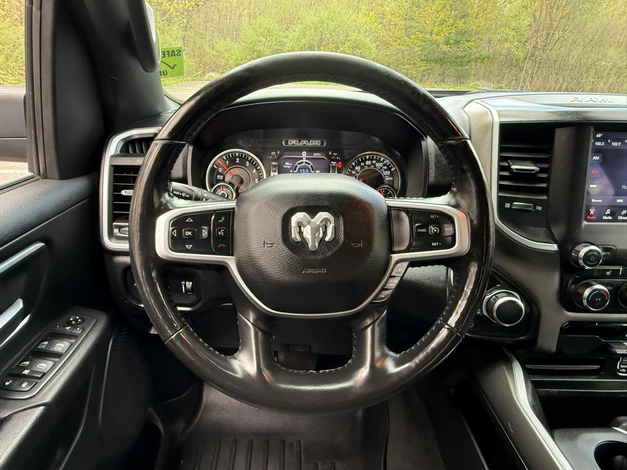 RAM 1500 Big Horn 4x4 Crew Cab 5'7" Box 2020