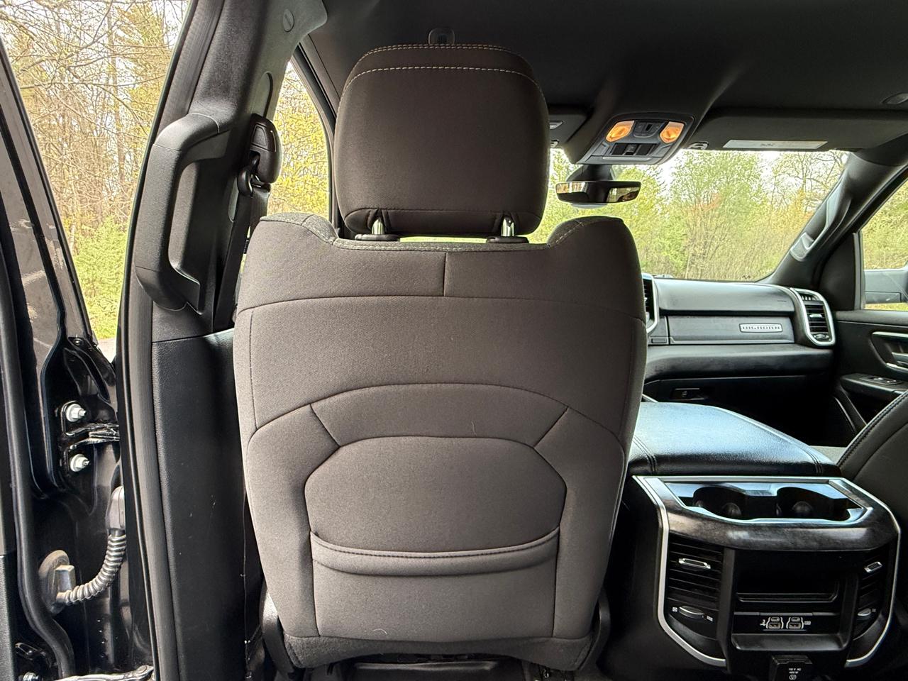 RAM 1500 Big Horn 4x4 Crew Cab 5'7" Box 2020