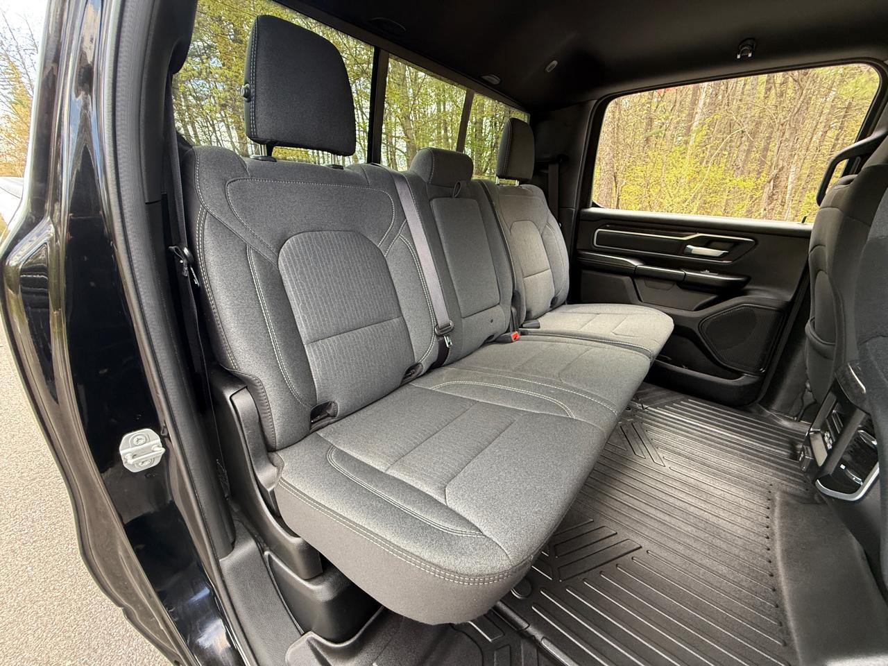 RAM 1500 Big Horn 4x4 Crew Cab 5'7" Box 2020