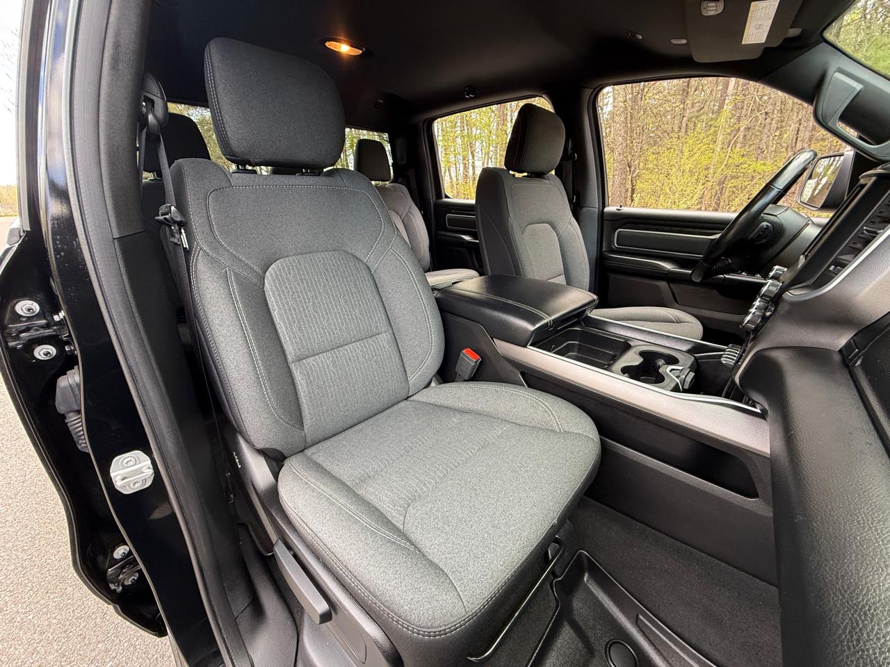 RAM 1500 Big Horn 4x4 Crew Cab 5'7" Box 2020