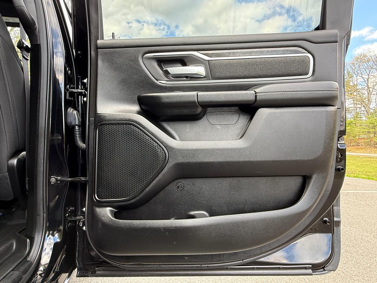 RAM 1500 Big Horn 4x4 Crew Cab 5'7" Box 2020
