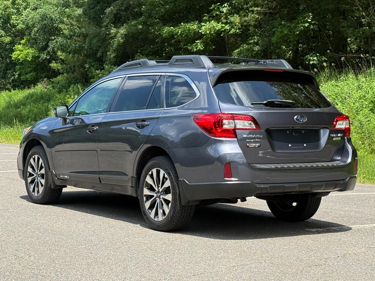 Subaru Outback 4dr Wgn 2.5i Limited PZEV 2015