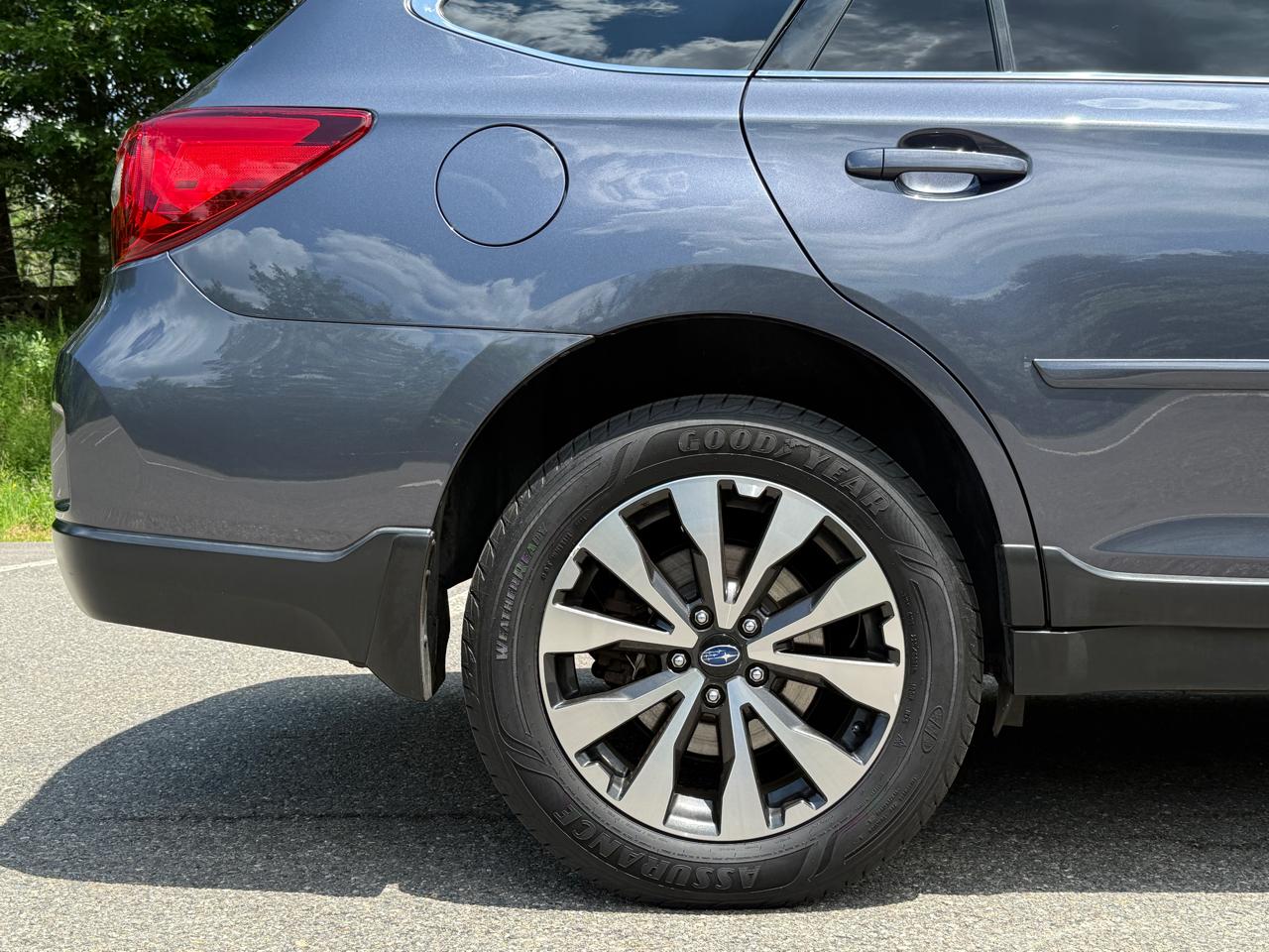 Subaru Outback 4dr Wgn 2.5i Limited PZEV 2015