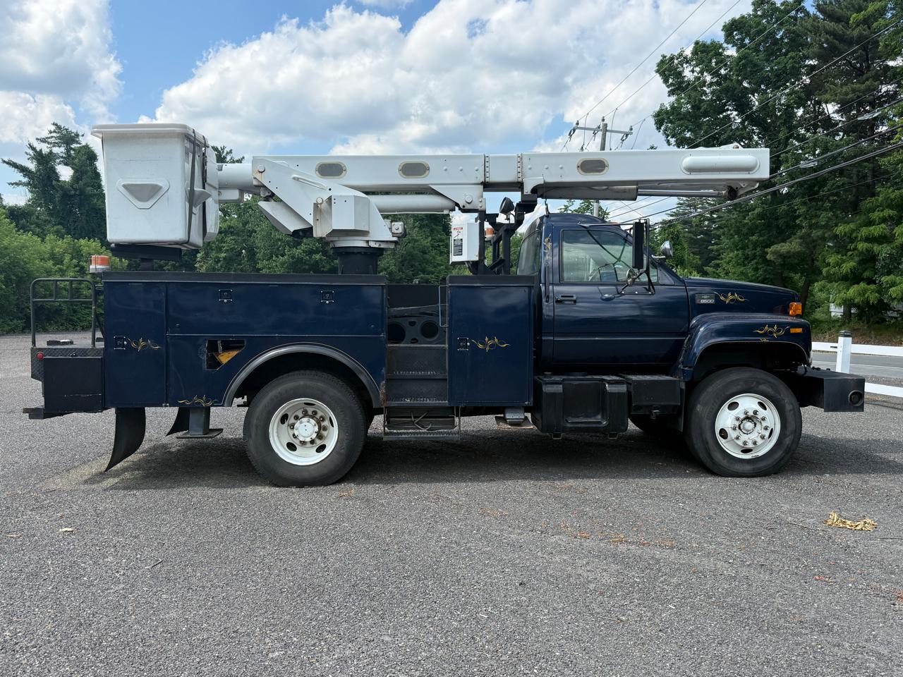 Chevrolet Trucks B6P042  2002
