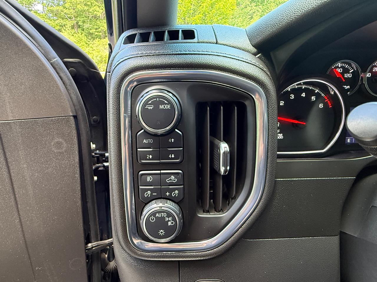 Chevrolet Silverado 1500 4WD Crew Cab 147" LT Trail Boss 2020