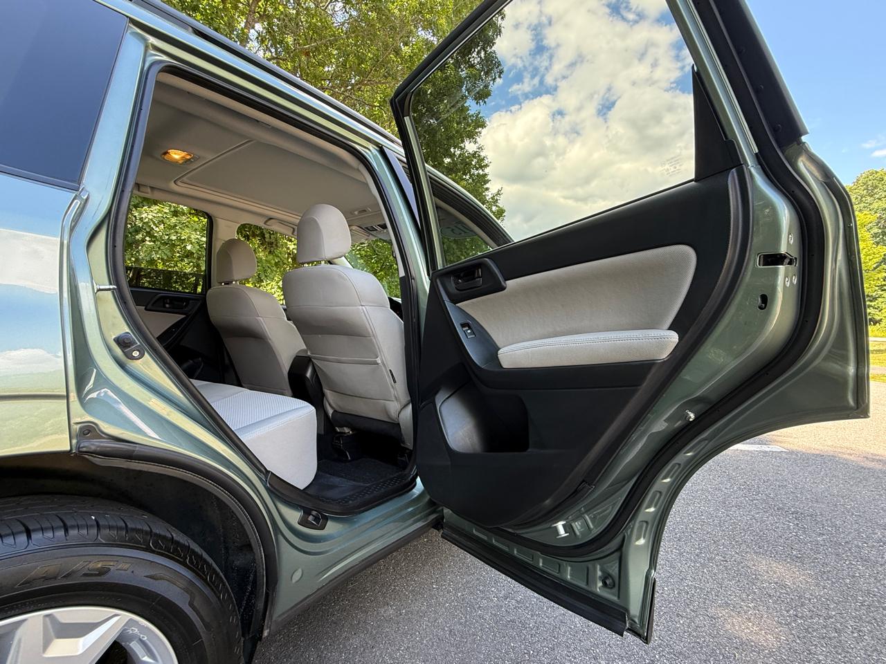 Subaru Forester 4dr CVT 2.5i Premium PZEV 2015