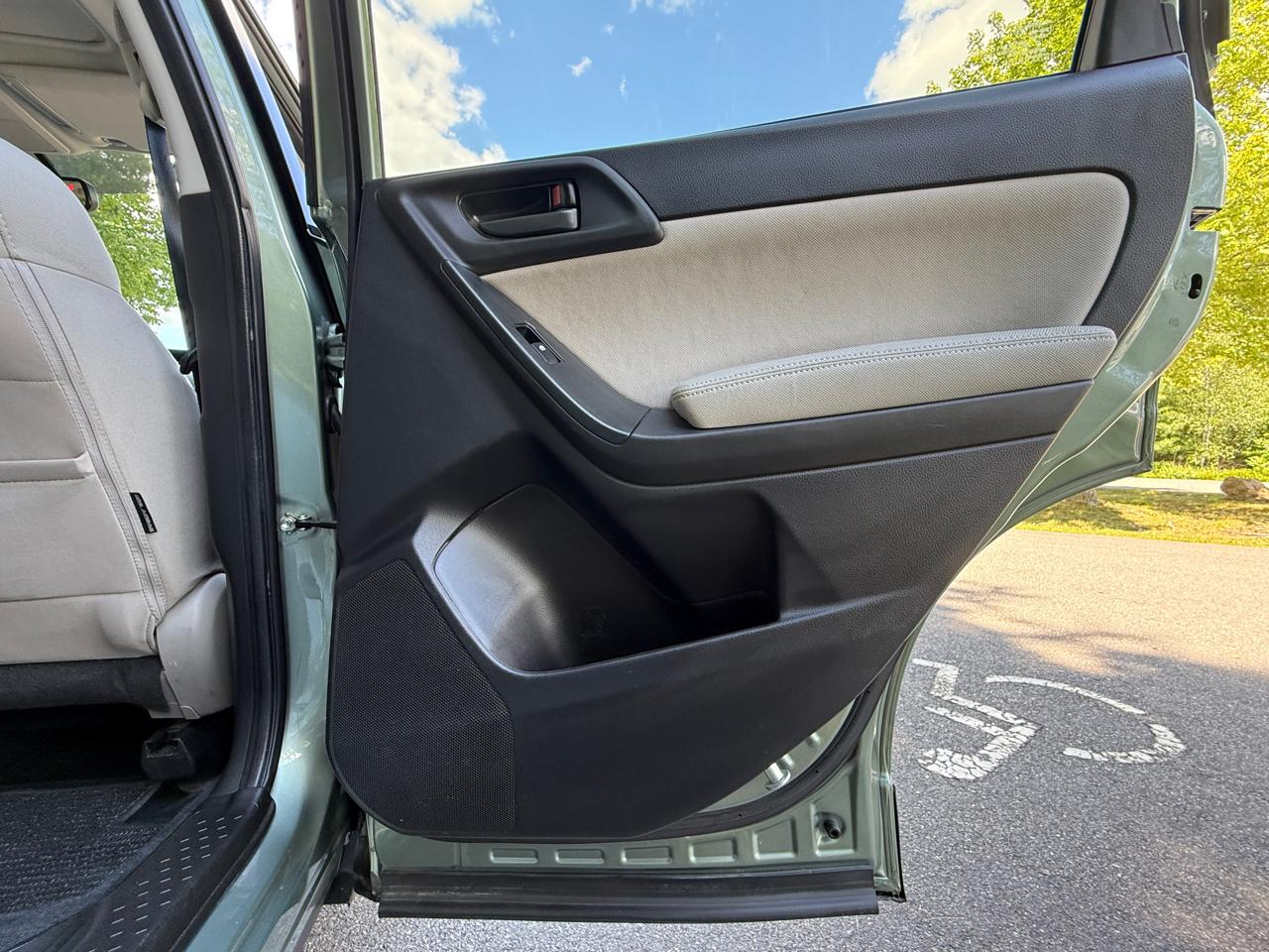 Subaru Forester 4dr CVT 2.5i Premium PZEV 2015
