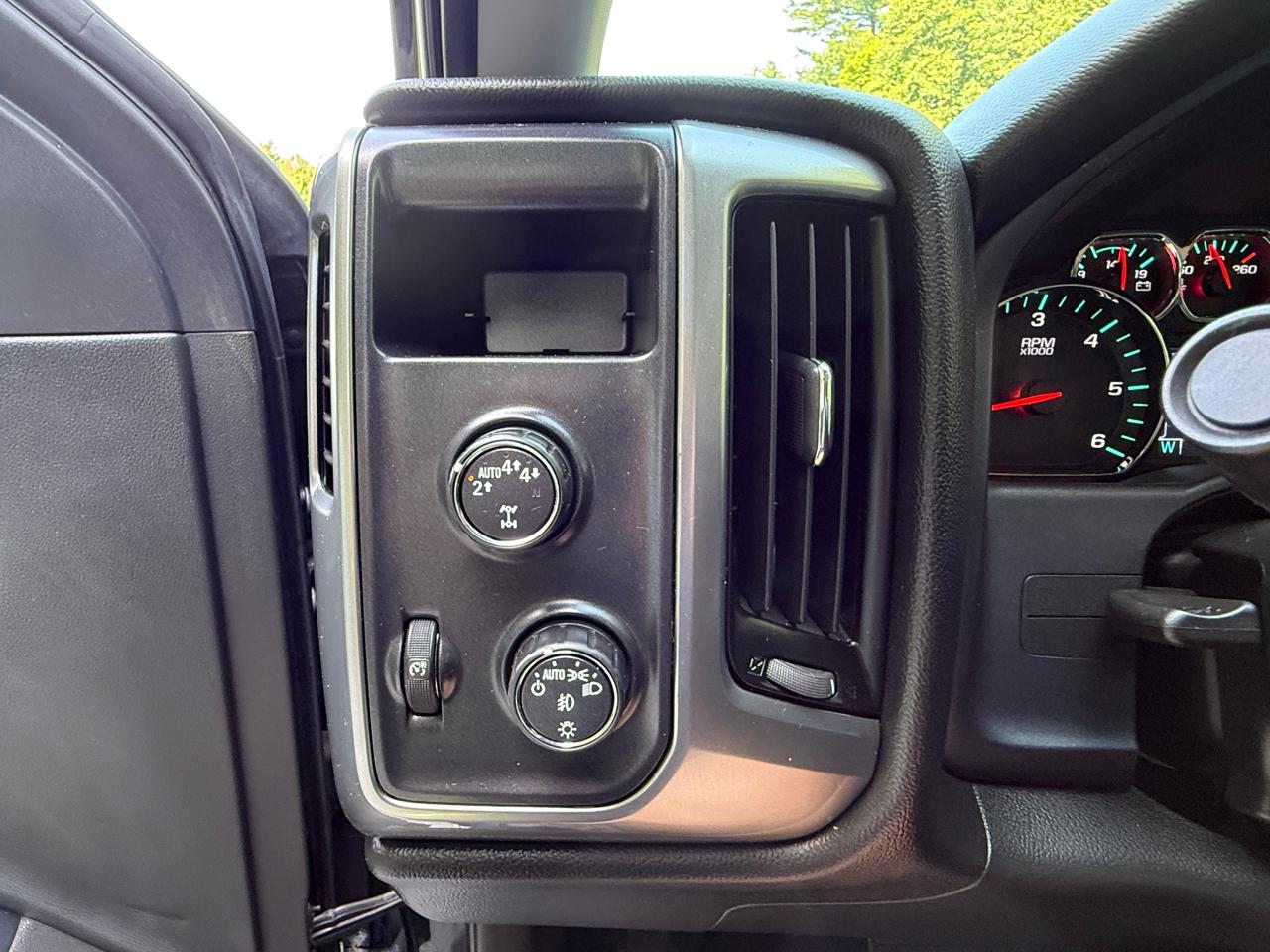 Chevrolet Silverado 1500 4WD Crew Cab 143.5" LT w/1LT 2017