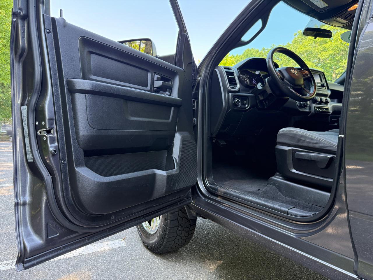 RAM 2500 Tradesman 4x4 Crew Cab 6'4" Box 2021